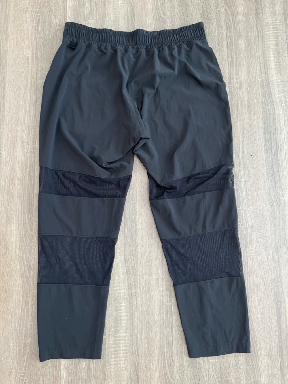 LULULEMON Black Mesh Panel Thin Track Pants. - Picture 2 of 11